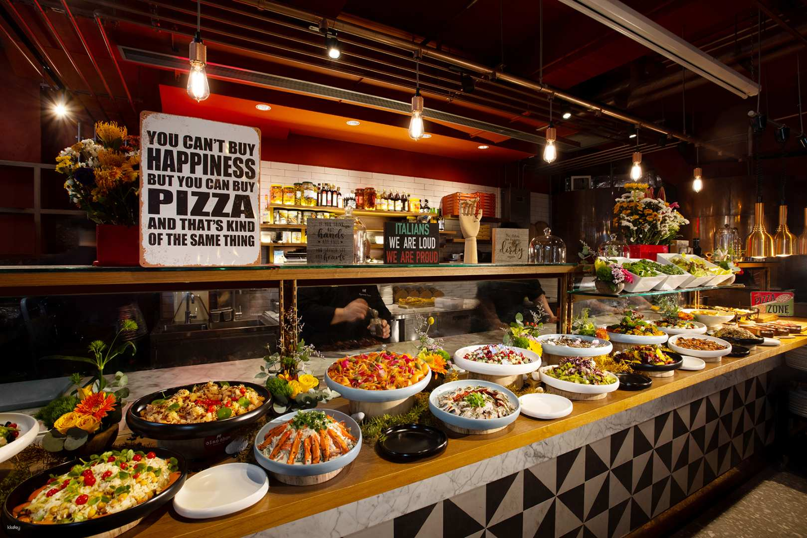 Central｜BACI｜Italian Weekend Brunch Buffet｜Special Dinner Set with 2-Hour Unlimited Drinks｜All You Can Eat Award-Winning Freshly Baked Pizza, Made-to-Order Pasta - Photo 1 of 5